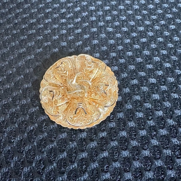 Vintage Gold Tone Filigree Scarf Clip / Slide - Ornate & Elegant - Picture 4 of 9